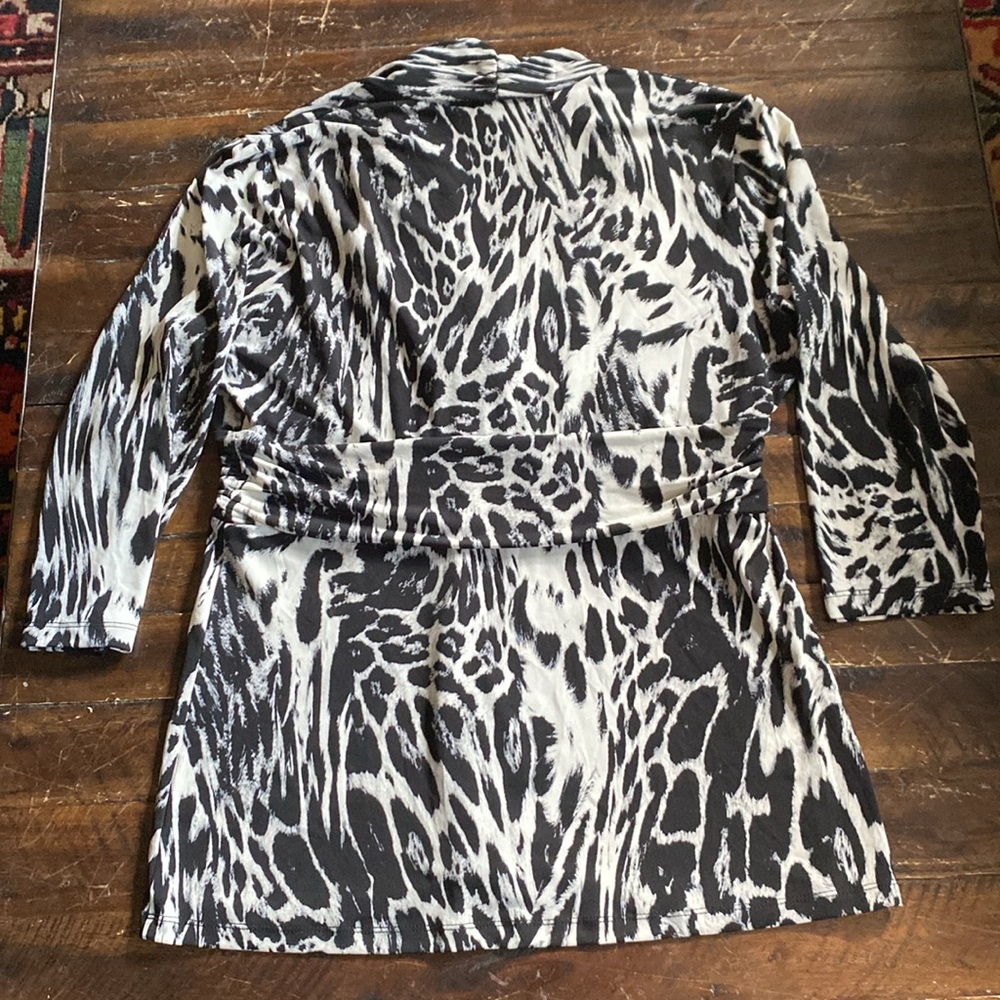 NY & Co animal print top, Large EUC - Picture 9 of 10